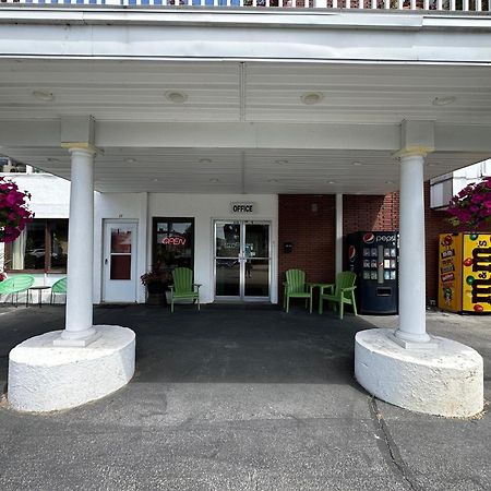 O'Sullivan's Motel Lake George Esterno foto