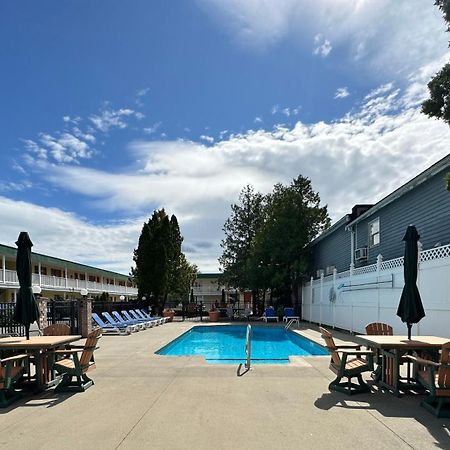 O'Sullivan's Motel Lake George Esterno foto