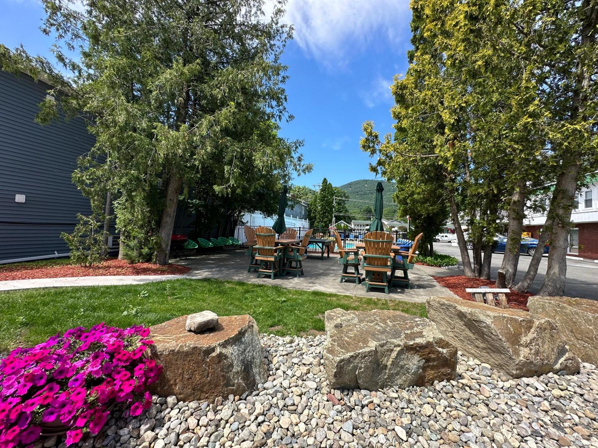 O'Sullivan's Motel Lake George Esterno foto