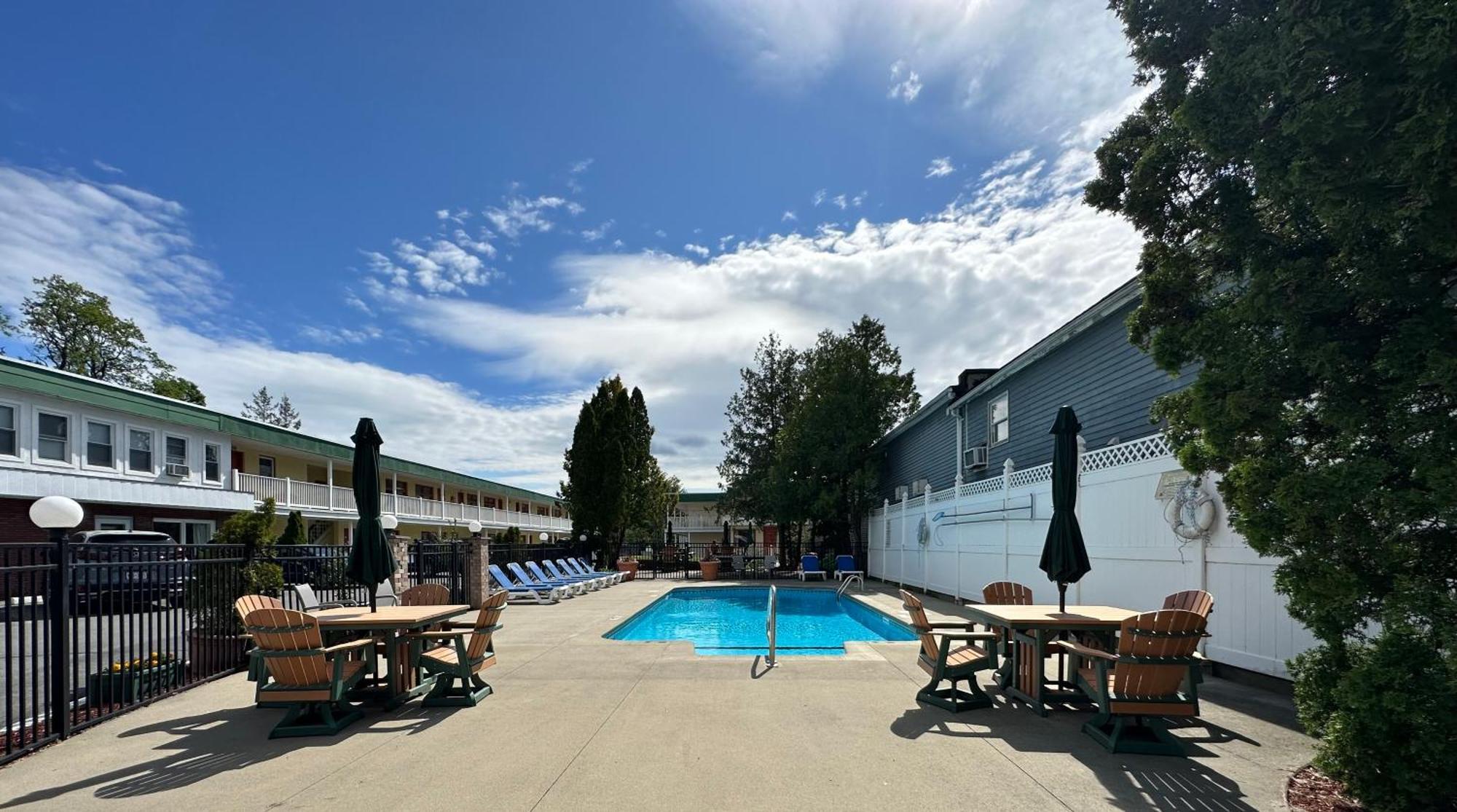 O'Sullivan's Motel Lake George Esterno foto