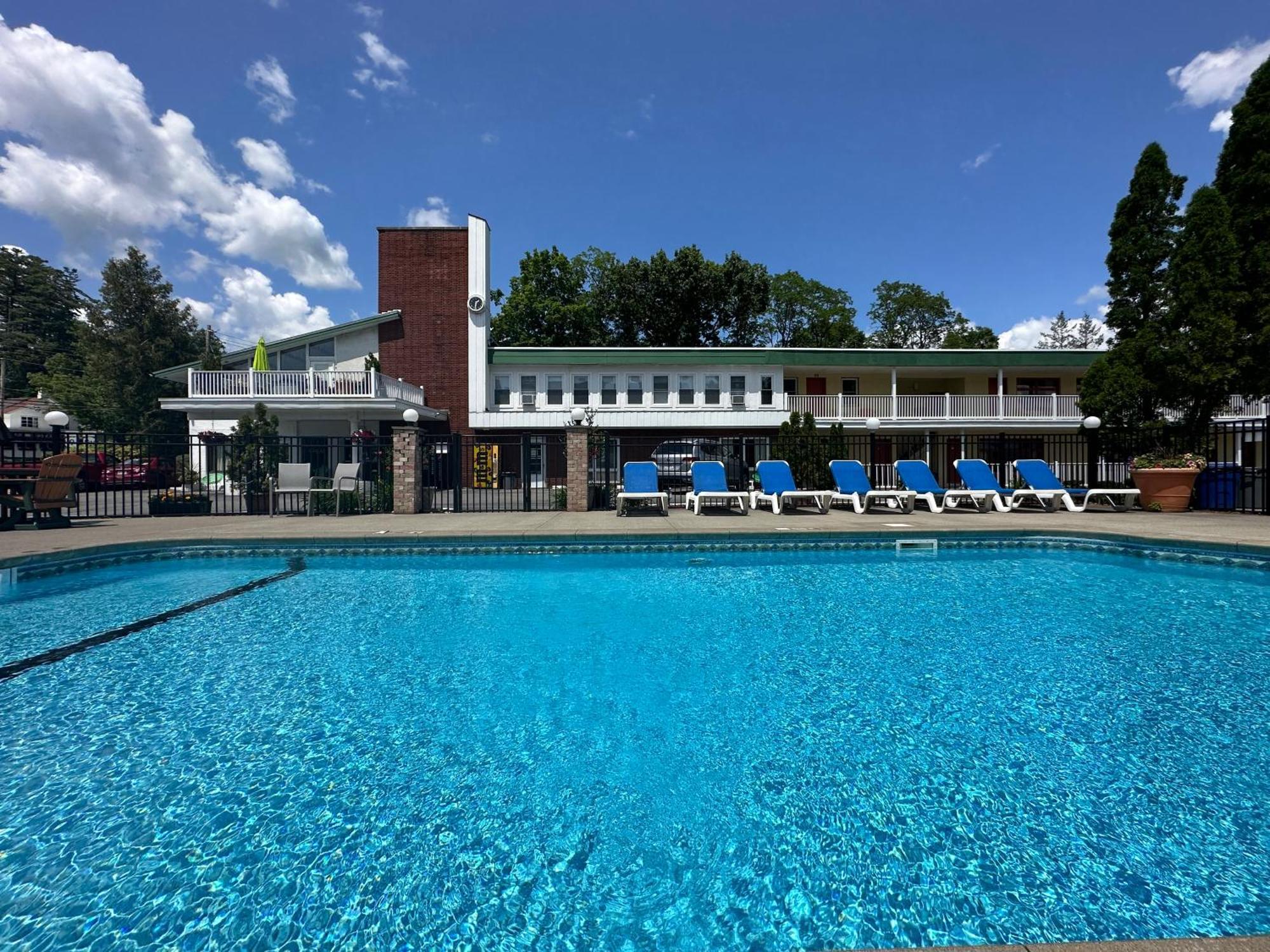 O'Sullivan's Motel Lake George Esterno foto