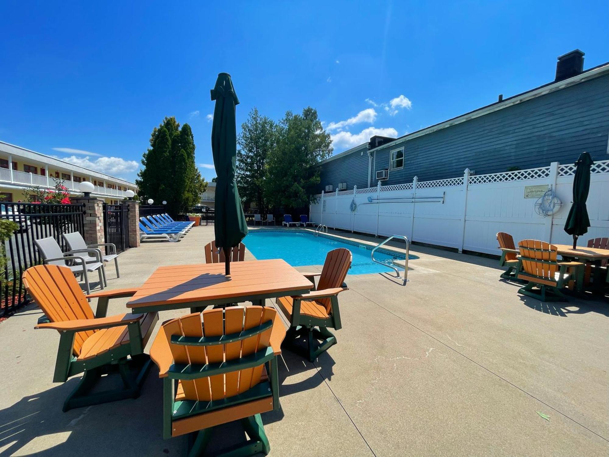 O'Sullivan's Motel Lake George Esterno foto