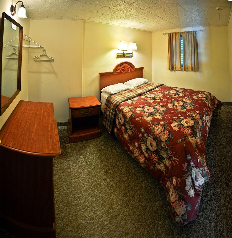 O'Sullivan's Motel Lake George Esterno foto