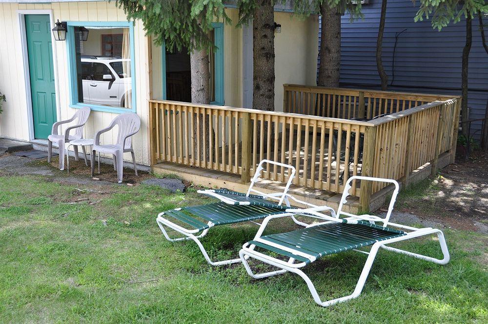 O'Sullivan's Motel Lake George Esterno foto