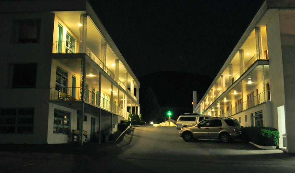 O'Sullivan's Motel Lake George Esterno foto