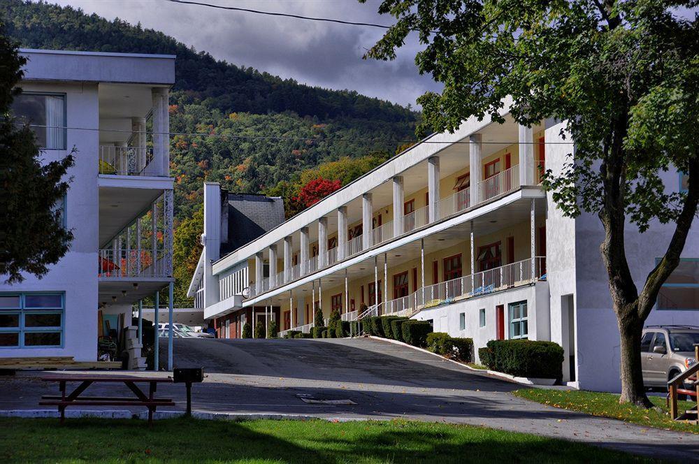 O'Sullivan's Motel Lake George Esterno foto