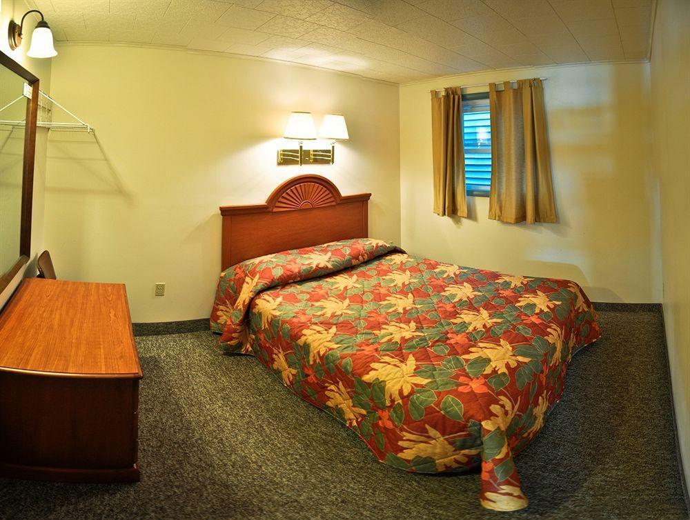 O'Sullivan's Motel Lake George Esterno foto