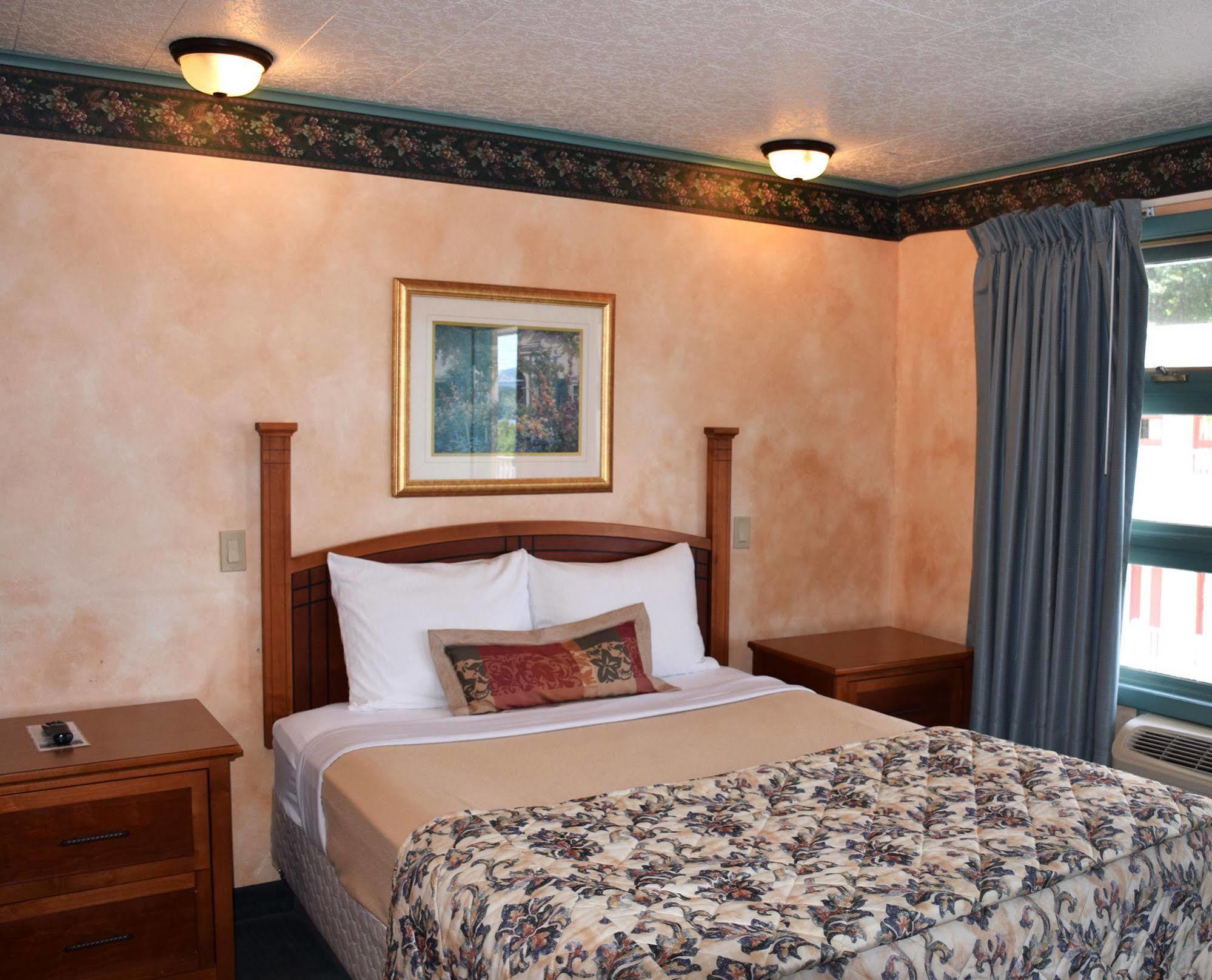 O'Sullivan's Motel Lake George Esterno foto